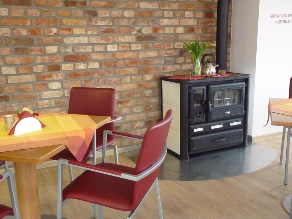 Cafe Und Pension Blohm Greifswald Luaran gambar