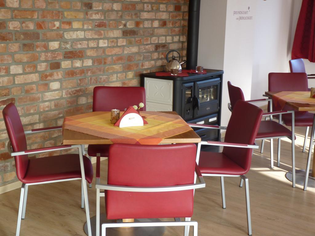 Cafe Und Pension Blohm Greifswald Luaran gambar